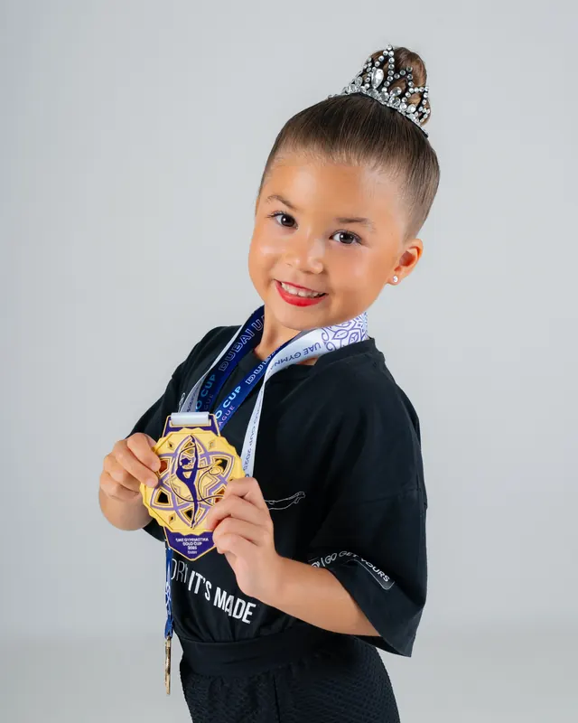 Гимнастки GYMNASTIKA с медалями
